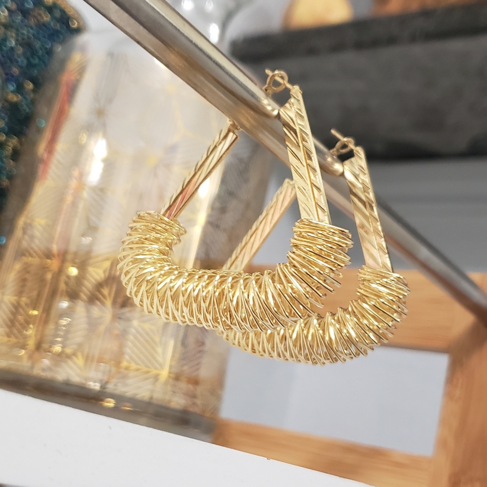 Gold Triangle Hoops 💛 Woven Interlocking Wire
